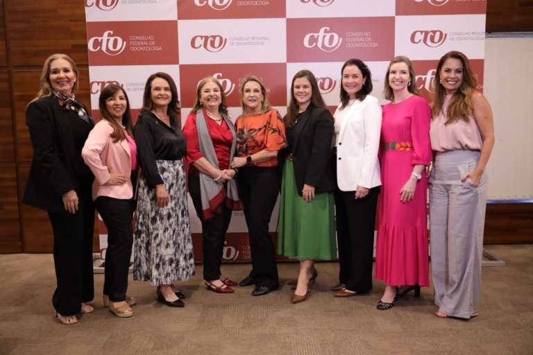 Nova gestão do CFO homenageia liderança feminina e reafirma compromisso com a equidade no Sistema Conselhos de Odontologia