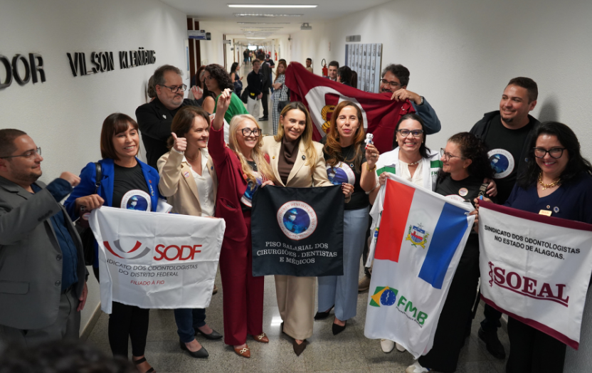 PL que atualiza piso salarial de médicos e cirurgiões-dentistas avança no Senado Federal